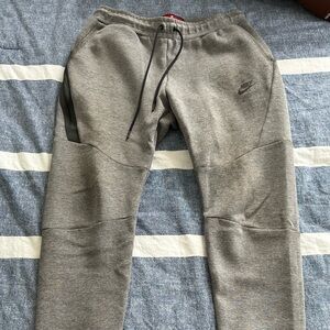 Nike tech fleece joggers sweatpants medium grey